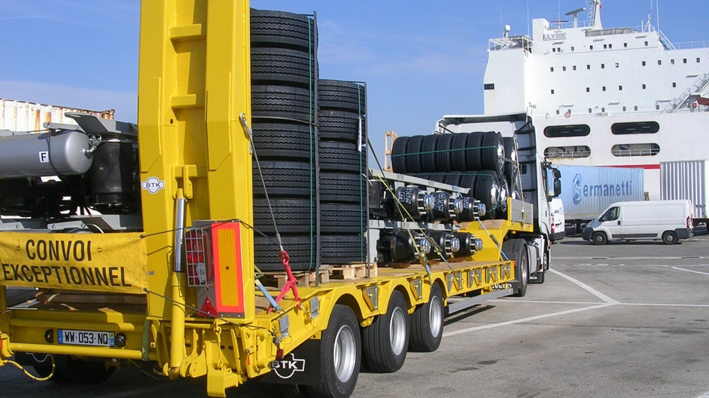 Mercure Transit Spécialisée dans le transfert de véhicules industriels et utilitaires, MERCURE TRANSIT propose des solutions de transport adaptées à vos besoins. Transit maritime